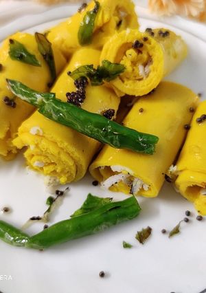 खांडवी (Khandvi recipe in Hindi) रेसिपी मुख्य फोटो