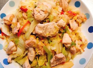 Hình của món Bắp cải xào ức gà.