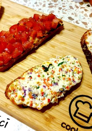 O poză a rețetei Bruschette calde cu crema de branza.