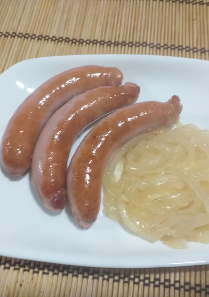 Una foto de Longanizas encebolladas