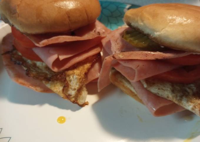 Ham Egg and Tomato Sandwiches