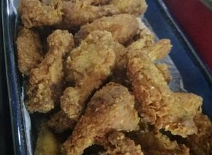 Una foto de Kosher fried chicken 🐔