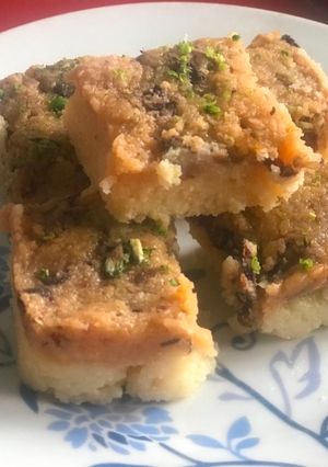 गुलाब ओर नारियल की बर्फ़ी (Gulab aur nariyal ki barfi recipe in Hindi) रेसिपी मुख्य फोटो