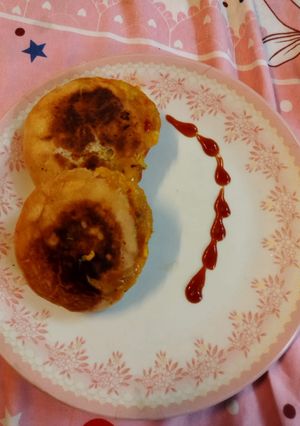 A picture of Aloo Kulcha.