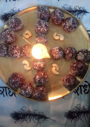 બીટના લાડુ(Beetroot ladoo recipe in gujarati) રેસીપી મુખ્ય ફોટો