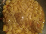 Guiso de fideos con albóndigas