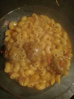 Una foto de Guiso de fideos con albóndigas