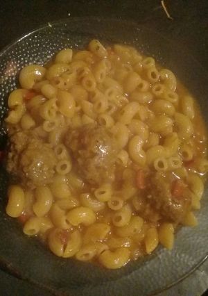 Una foto de Guiso de fideos con albóndigas