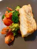 Skrei (bacalao negro) con verduras salteadas