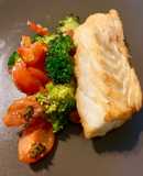Skrei (bacalao negro) con verduras salteadas