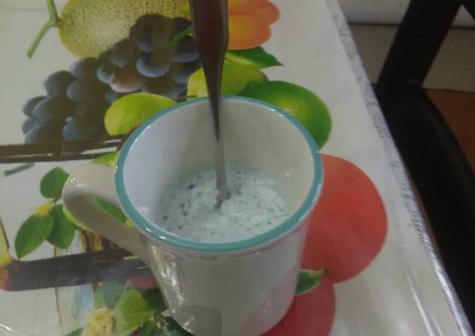 How to Make Delicious Blue Whipped cream