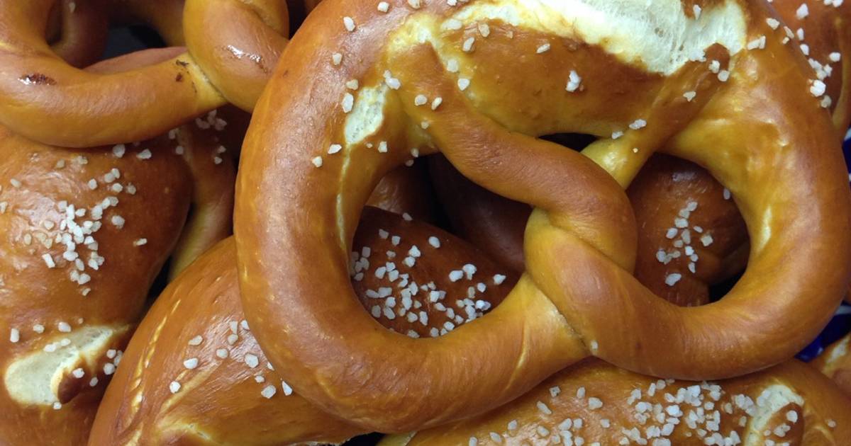 German Lye Pretzels - Laugenbrezel [Bakery Recipe] Recipe by Felice -  Cookpad