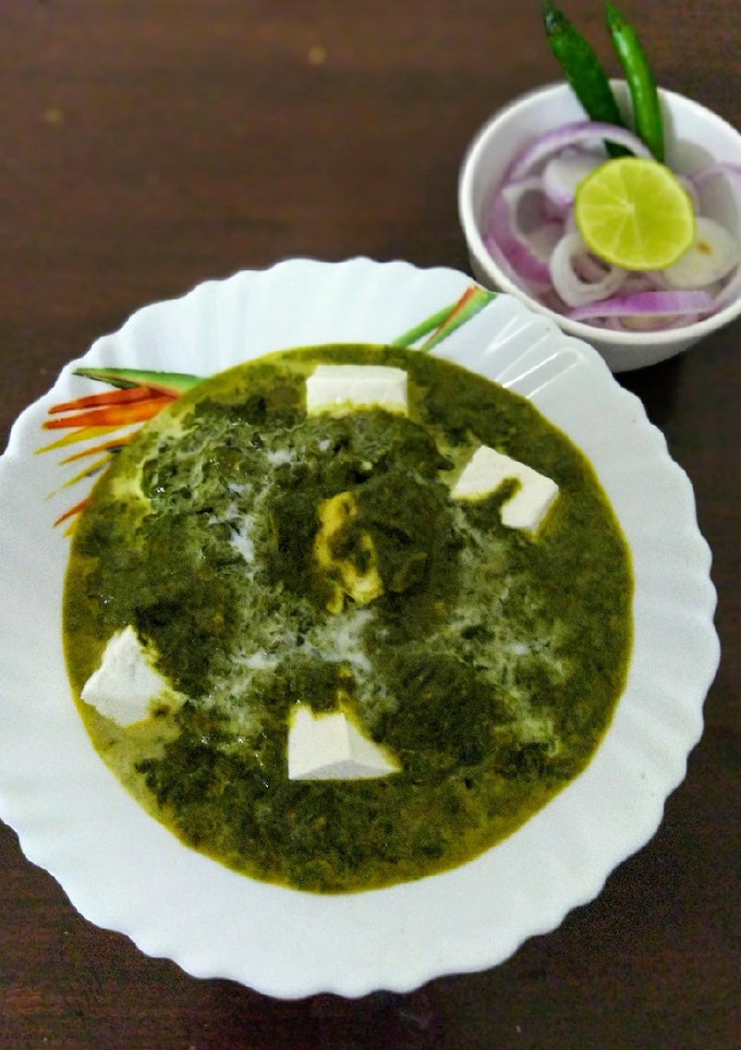 A picture of Palak paneer (english).