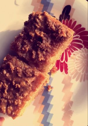 صورة لوصفة بسبوسة اللوتس بحبيبات الكراميل
