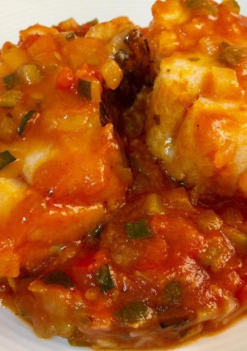 Una foto de Bacalao con pisto