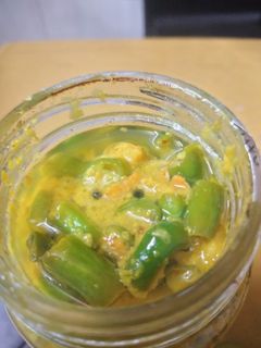 हळद-मिरची लोणचे (harad mirchi lonche recipe in marathi) रेसिपी चे मुख्य फोटो