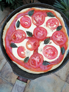 Una foto de Pizza Margarita en sartén 👩🍳🍕