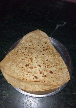 A picture of Tikona jatpat ajwain paratha.