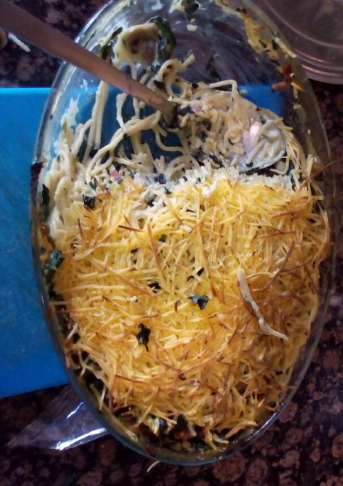 Una foto de Pasta con bechamel, espinacas y champiñones