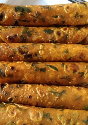 મેથી ના થેપલા (Methi Thepla Recipe In Gujarati) રેસીપી મુખ્ય ફોટો