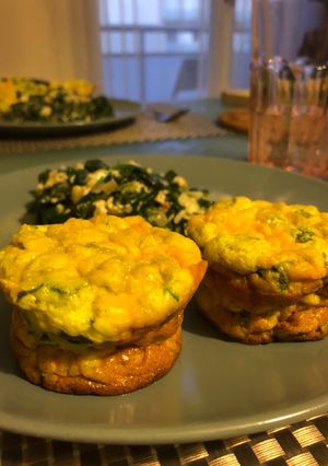 Tojásos-spenótos-kecskesajtos zabmuffin recept fotója