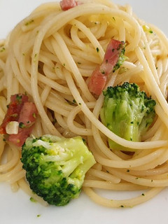 Una foto de Spaghetti con Brécol y Panceta