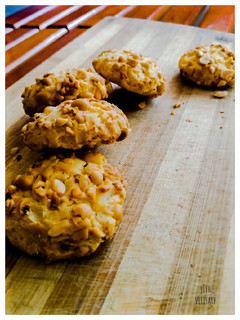 A picture of Peanut butter cookies.