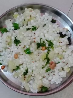 સાબુદાણાની ખીચડી (Sabudana Khichdi Recipe In Gujarati) રેસીપી મુખ્ય ફોટો