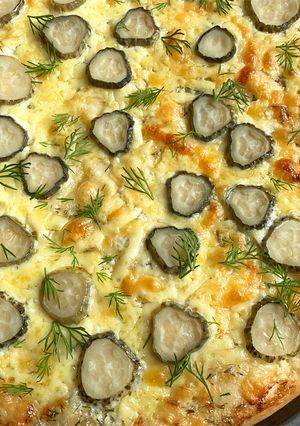 A picture of Pickled Dill Cucumber Pizza.