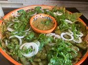 Una foto de ensalada del campo