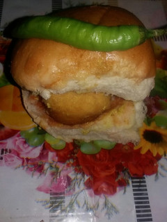 वड़ा पाव (Vada pav recipe in Hindi) रेसिपी मुख्य फोटो