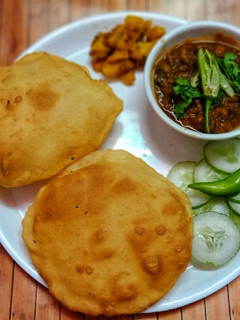 पंजाबी छोले भटूरे (Punjabi Chole Bhature recipe in Hindi) रेसिपी मुख्य फोटो