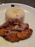 Pollo al curry con miel y timbal de arroz