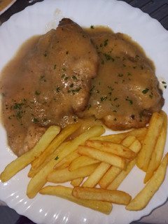 Una foto de Pechugas de pollo en salsa de cebolla 🤤
