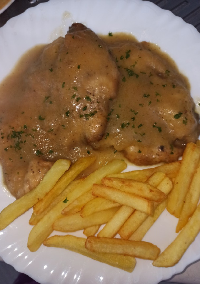 Una foto de Pechugas de pollo en salsa de cebolla 🤤