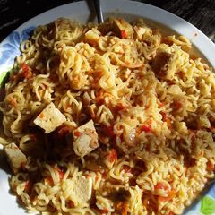 A picture of Indomie with left over Awara.