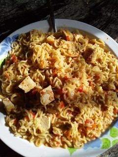 A picture of Indomie with left over Awara.