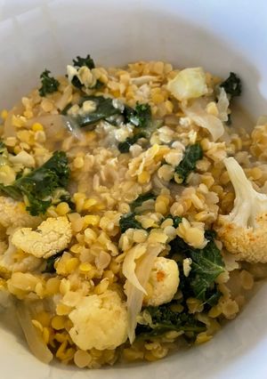 A picture of 1-Pot Cauliflower Dal Green Curry.