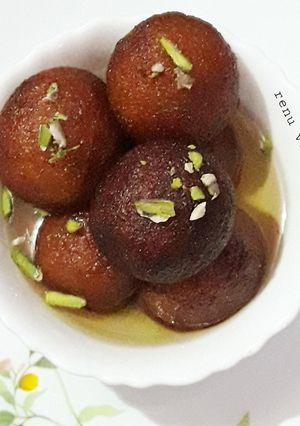 सूजी के गुलाब जामुन (Suji ke Gulab jamun recipe in hindi) रेसिपी मुख्य फोटो