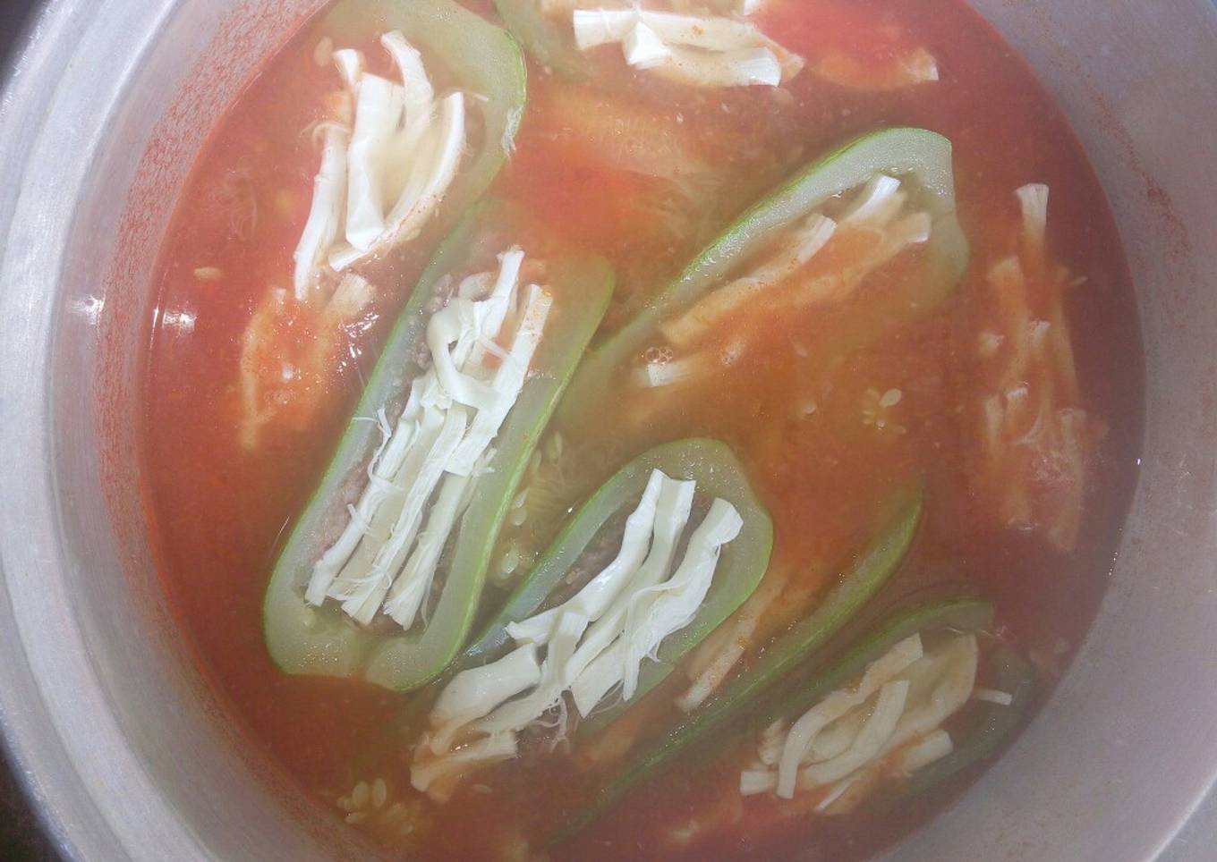 Calabazas rellenas de frijoles con queso a la Mario, s