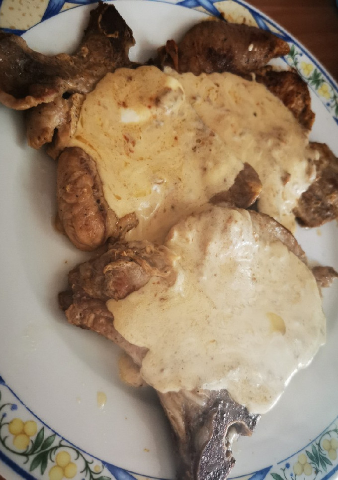Una foto de Chuletas de cerdo a la crema