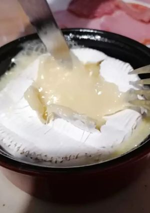 Zdjęcie przepisu Founde z sera Camembert.