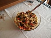 Una foto di orzo e zucchina