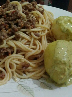 Una foto de Tallarín con carne