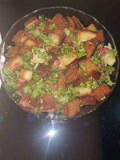 A picture of Crouton salad.
