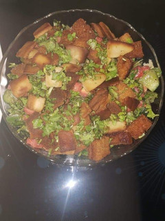 A picture of Crouton salad.