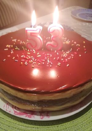 Una foto de Tarta de la abuela con cobertura de chocolate brillante 🍫