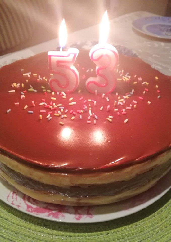 Una foto de Tarta de la abuela con cobertura de chocolate brillante 🍫