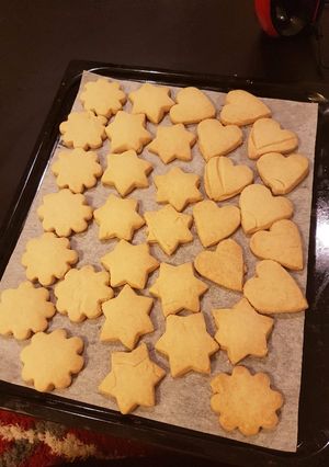 A picture of Star and love shaped cookies.