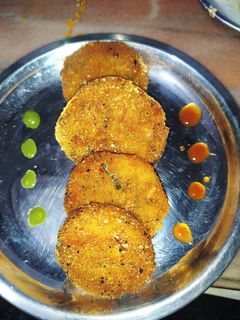 आलू कटलेट (Aloo cutlet recipe in hindi) रेसिपी मुख्य फोटो